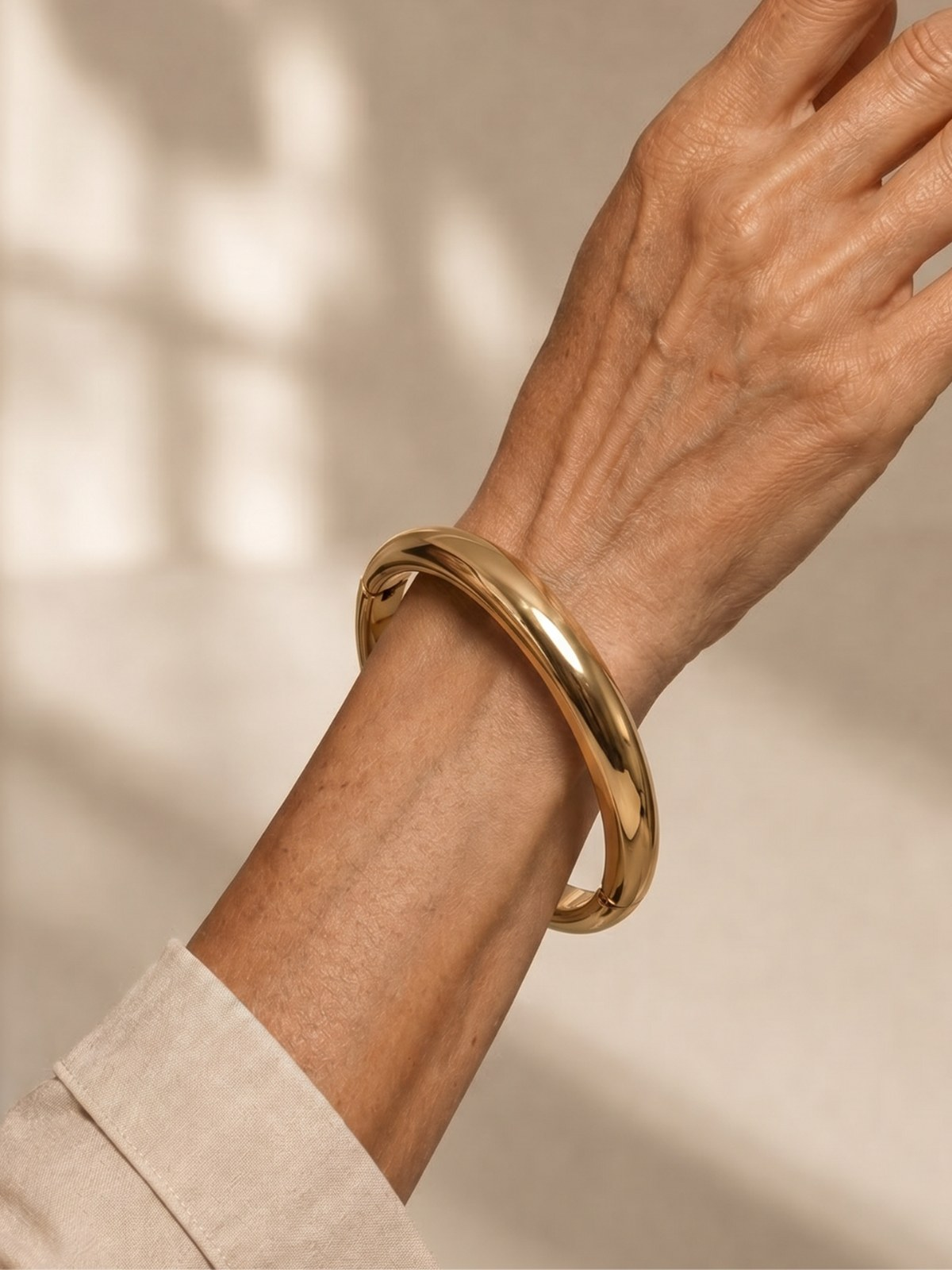 Viom | Polished round bangle